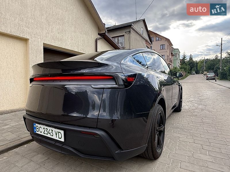 Позашляховик / Кросовер Tesla Model Y 2025 в Львові