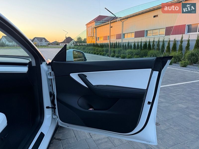 Позашляховик / Кросовер Tesla Model Y 2021 в Луцьку