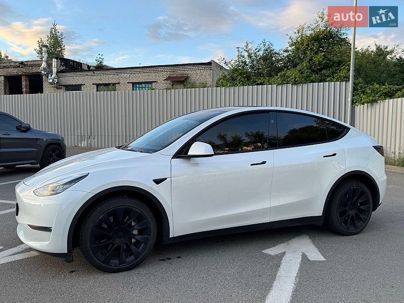 Внедорожник / Кроссовер Tesla Model Y 2023 в Харькове
