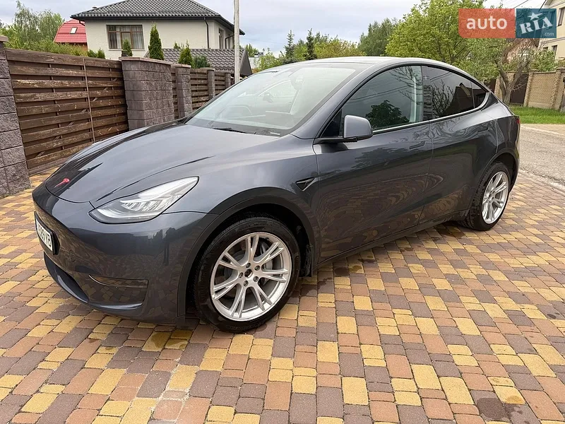 Tesla Model Y 2023