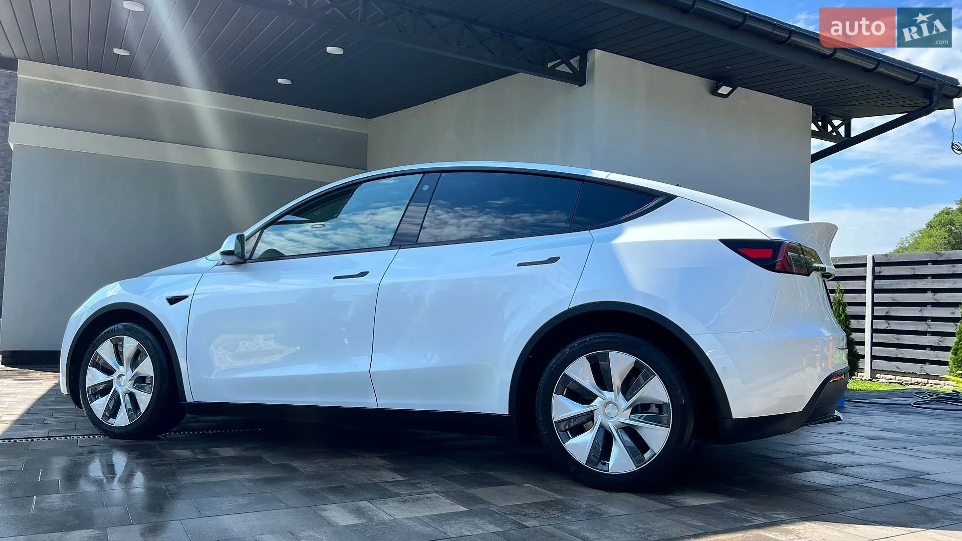 2022 Tesla Model Y - мініатюра 3