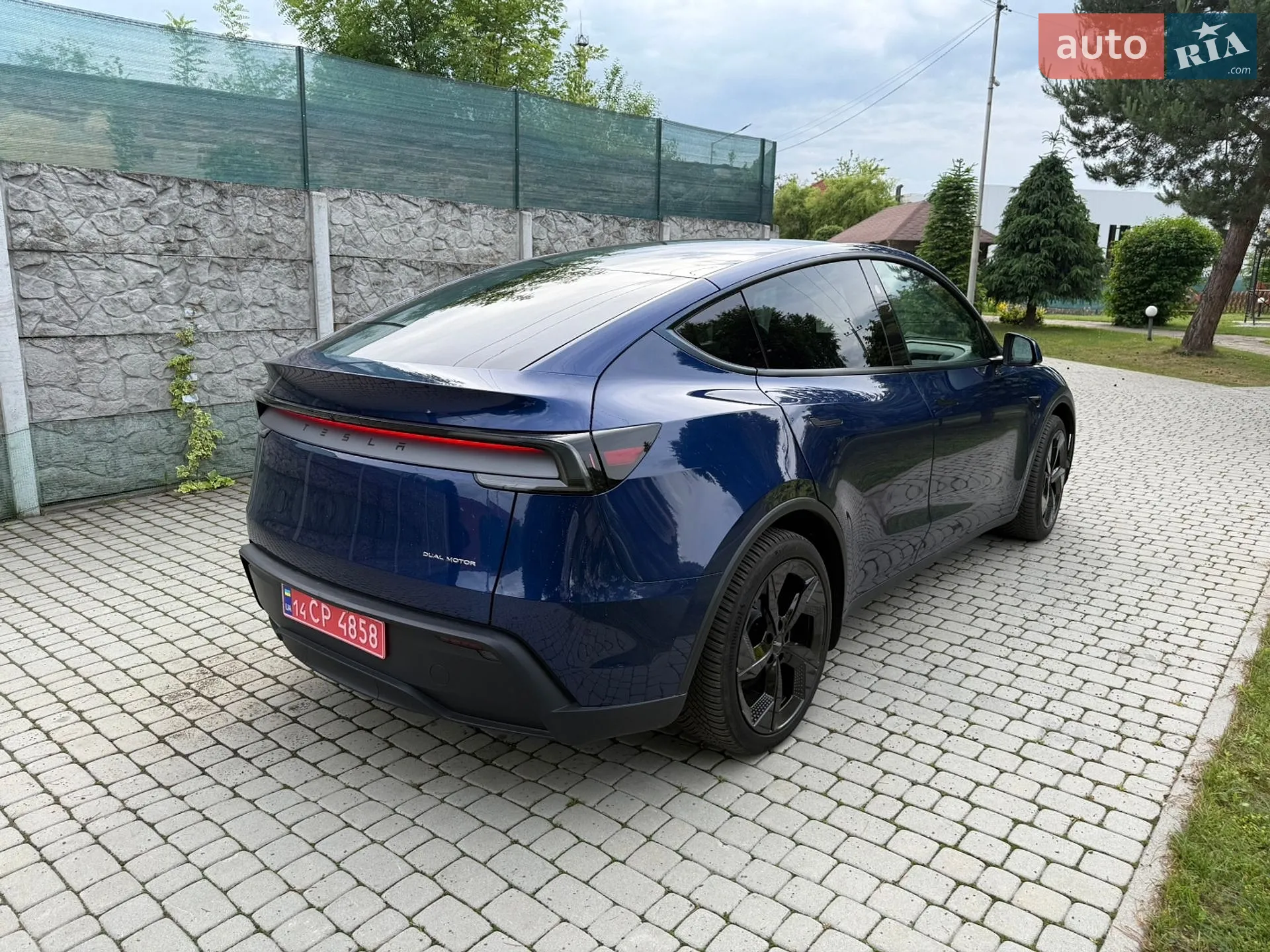 2025 Tesla Model Y - мініатюра 3