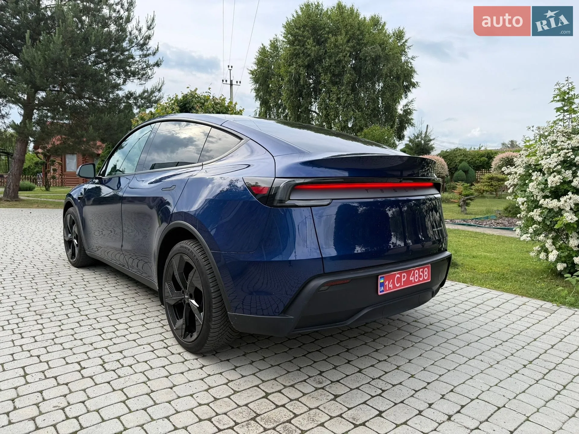 2025 Tesla Model Y - мініатюра 5