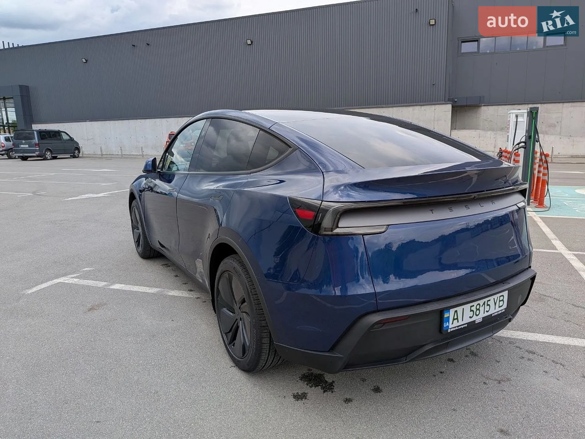 2025 Tesla Model Y - мініатюра 13