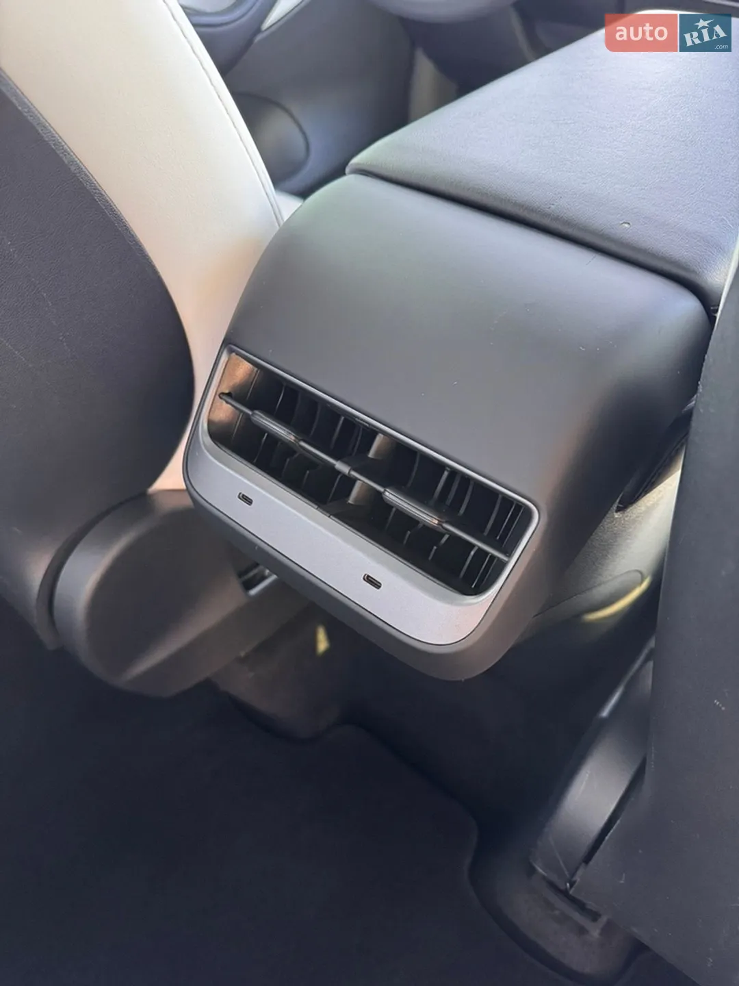 2022 Tesla Model Y - мініатюра 13