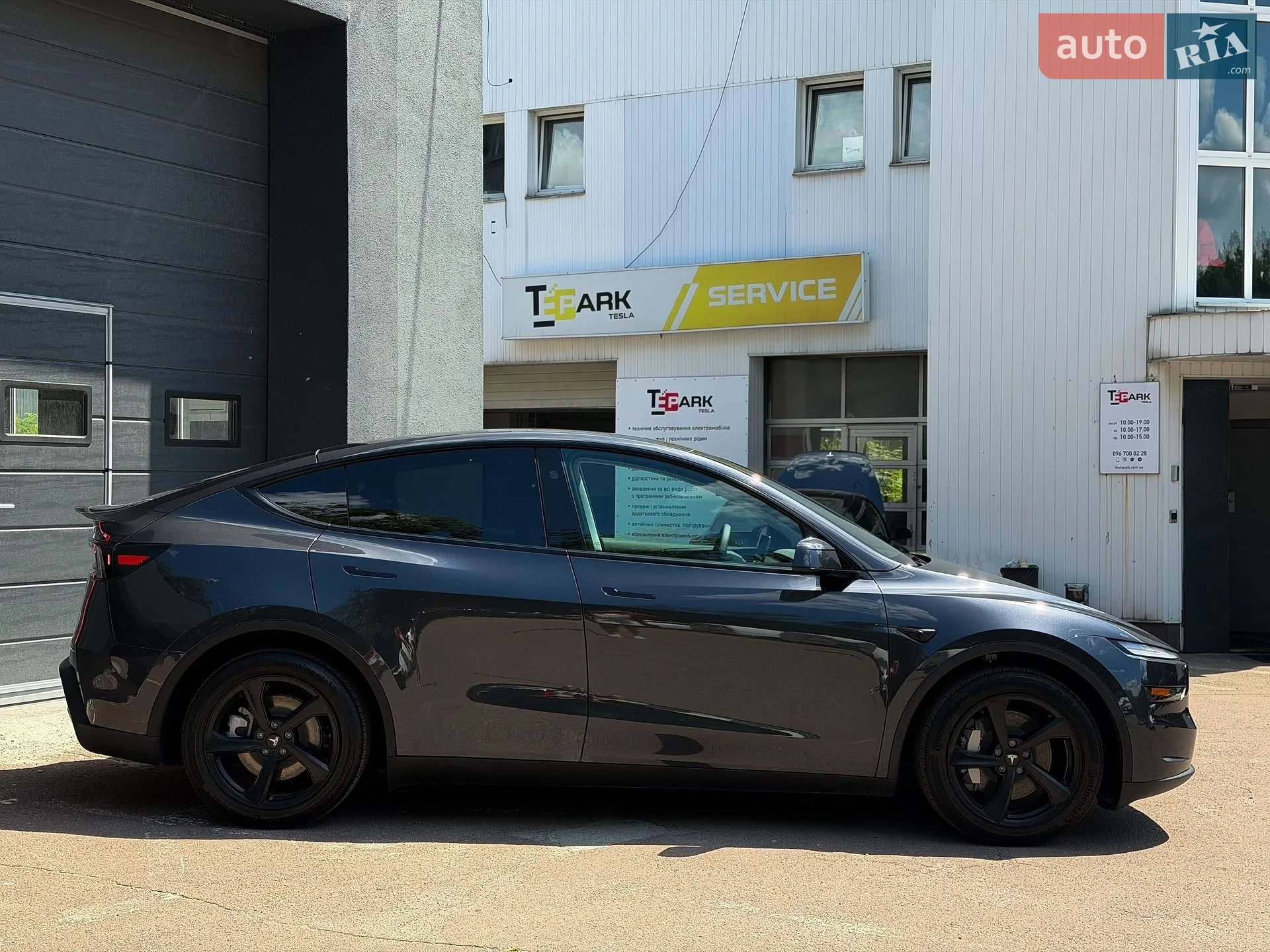 2025 Tesla Model Y - мініатюра 11