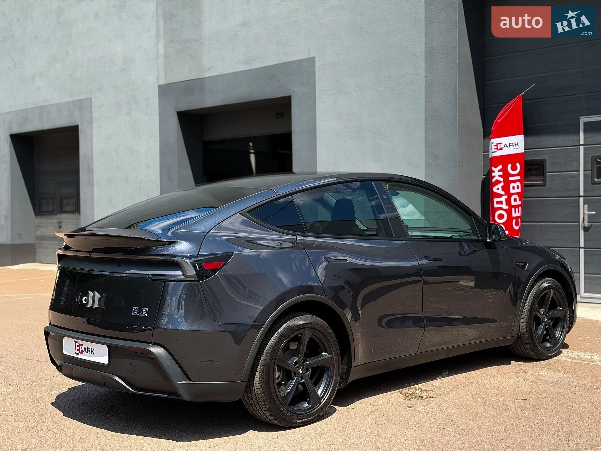 2025 Tesla Model Y - мініатюра 10