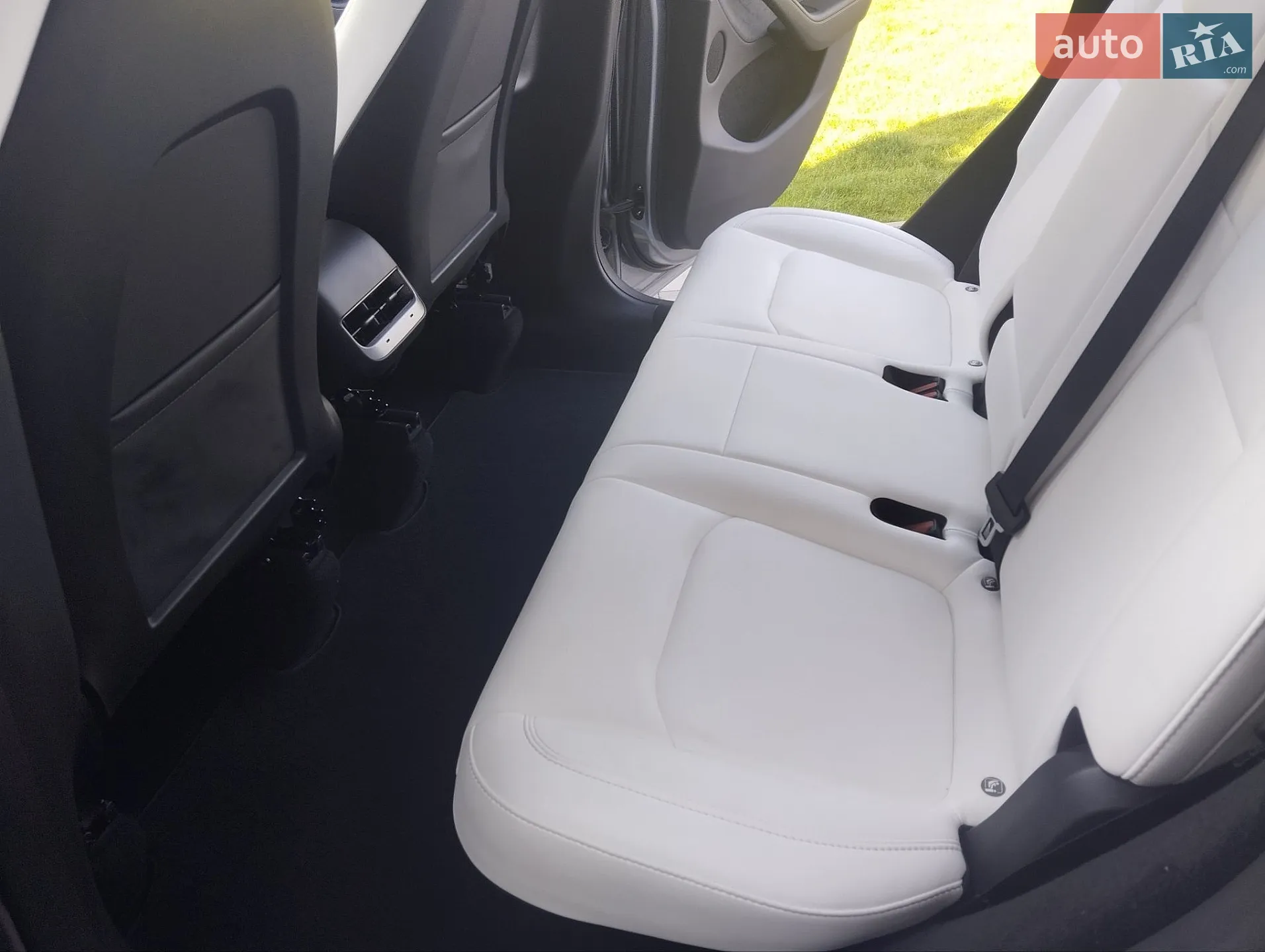 2024 Tesla Model Y - мініатюра 9