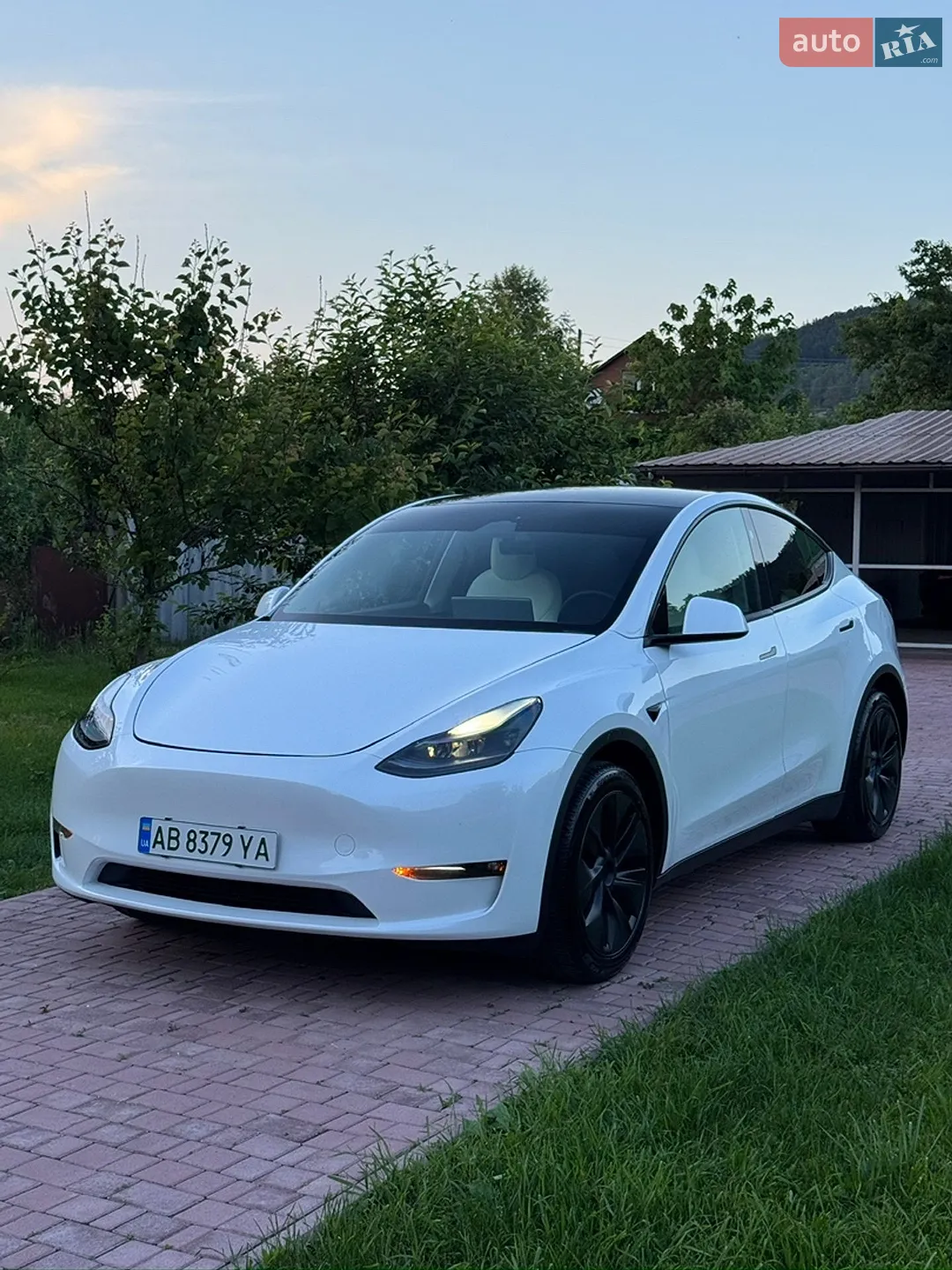 2024 Tesla Model Y - мініатюра 3