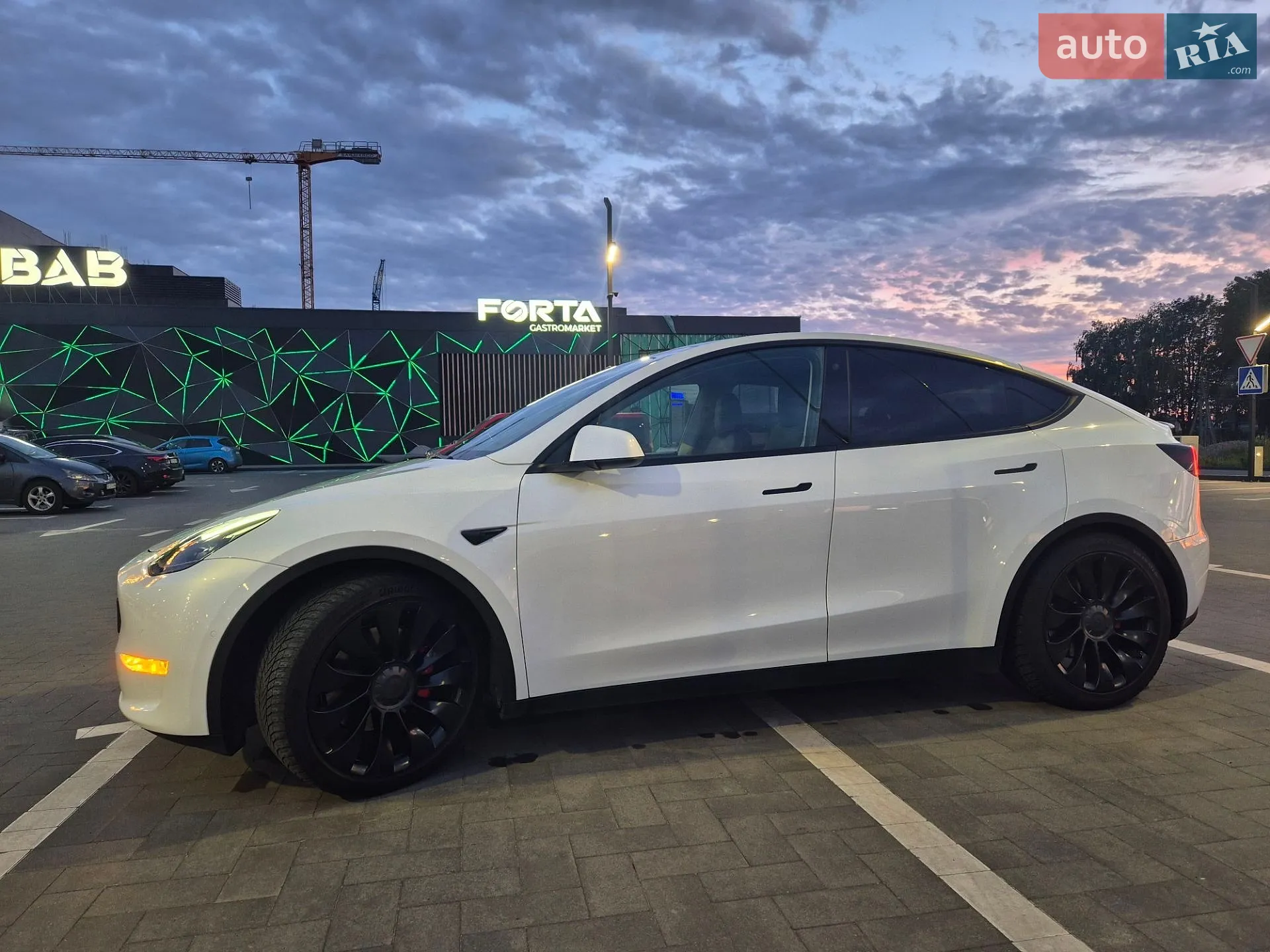 2022 Tesla Model Y - мініатюра 5
