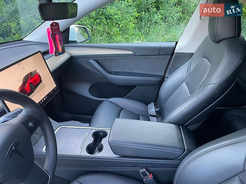 Позашляховик / Кросовер Tesla Model Y 2022 в Чернівцях