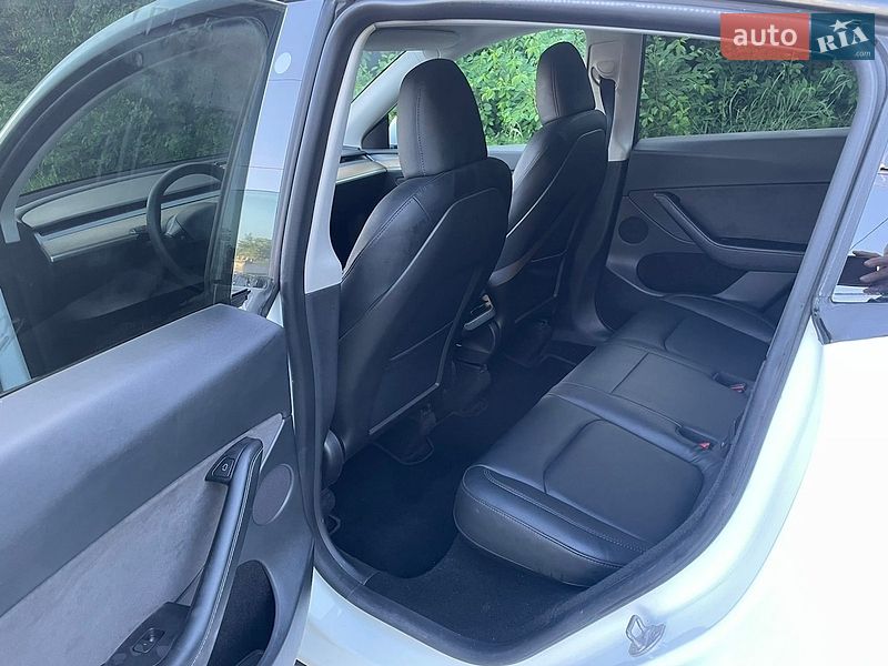 Позашляховик / Кросовер Tesla Model Y 2022 в Чернівцях