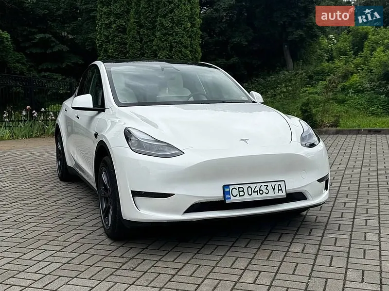 Tesla Model Y 2024