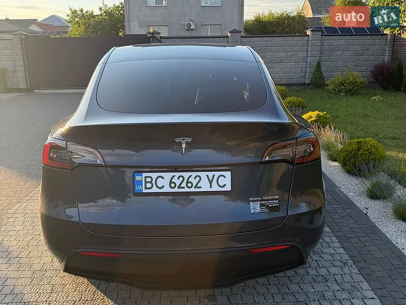 Tesla Model Y 2023
