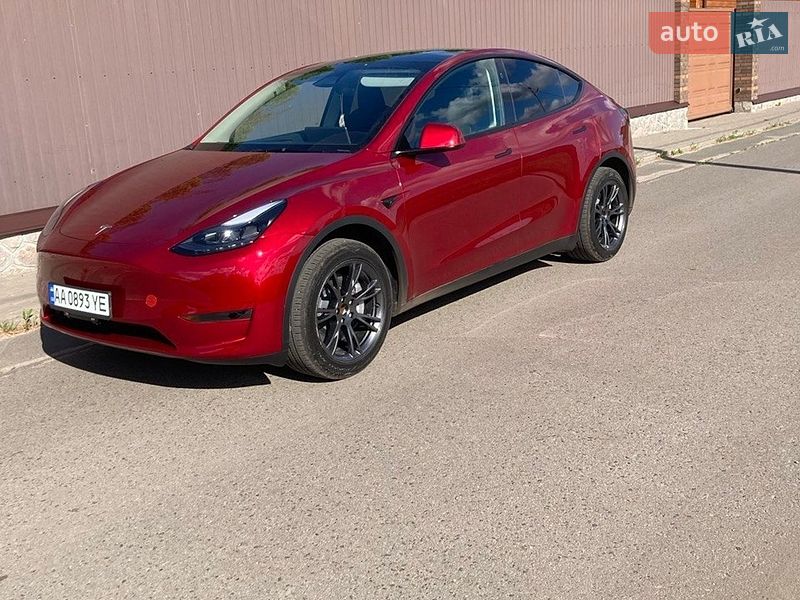 Tesla Model Y, фото з оголошення