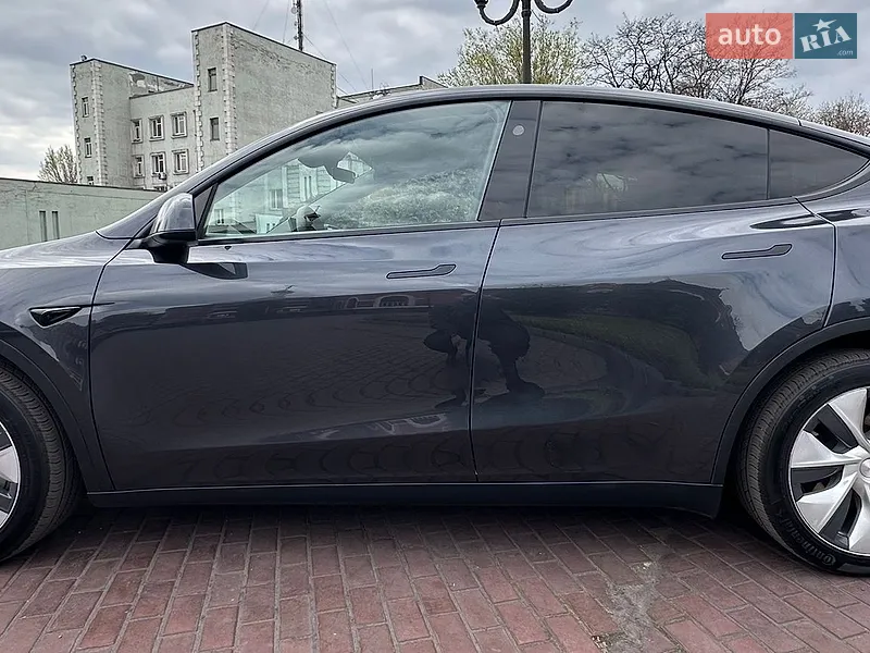 Tesla Model Y 2024 VIN 7SAYGAEE0RF023725 фото оголошення 12 з 81