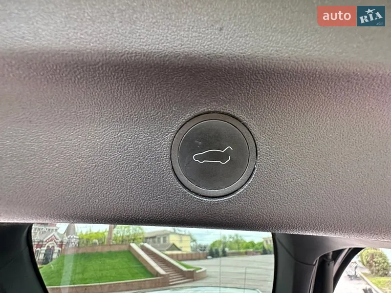 Tesla Model Y 2024 VIN 7SAYGAEE0RF023725 фото оголошення 34 з 81