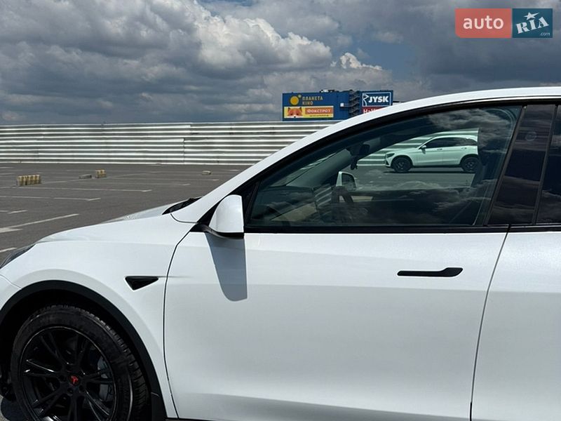 Внедорожник / Кроссовер Tesla Model Y 2023 в Винниках