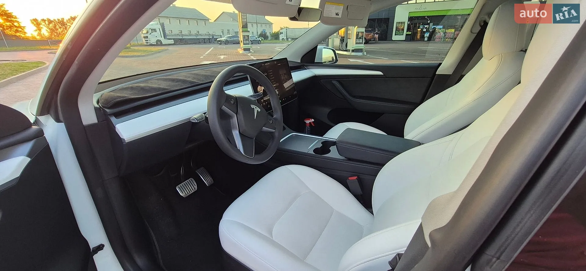 2023 Tesla Model Y - мініатюра 8