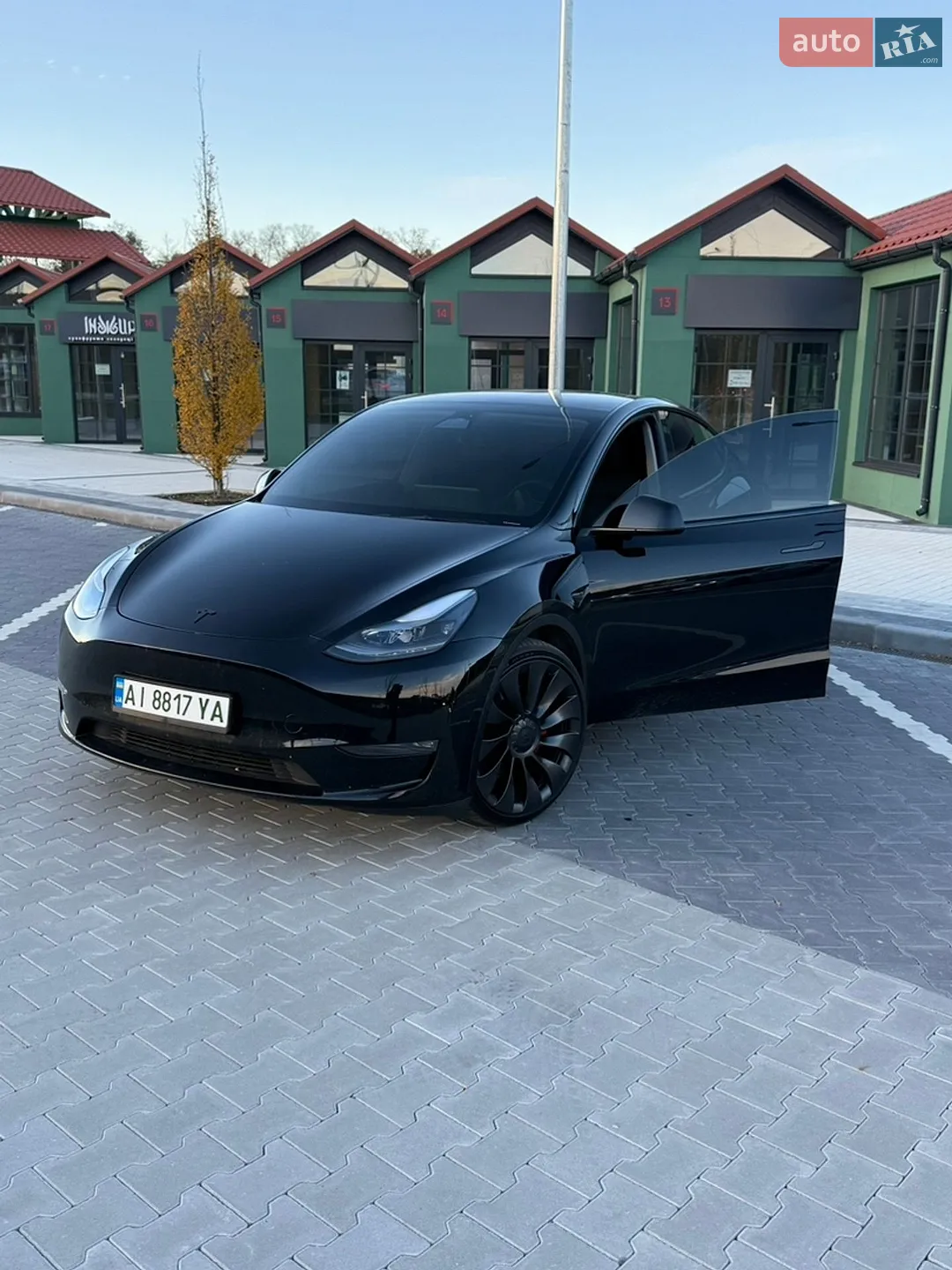 2023 Tesla Model Y - мініатюра 3