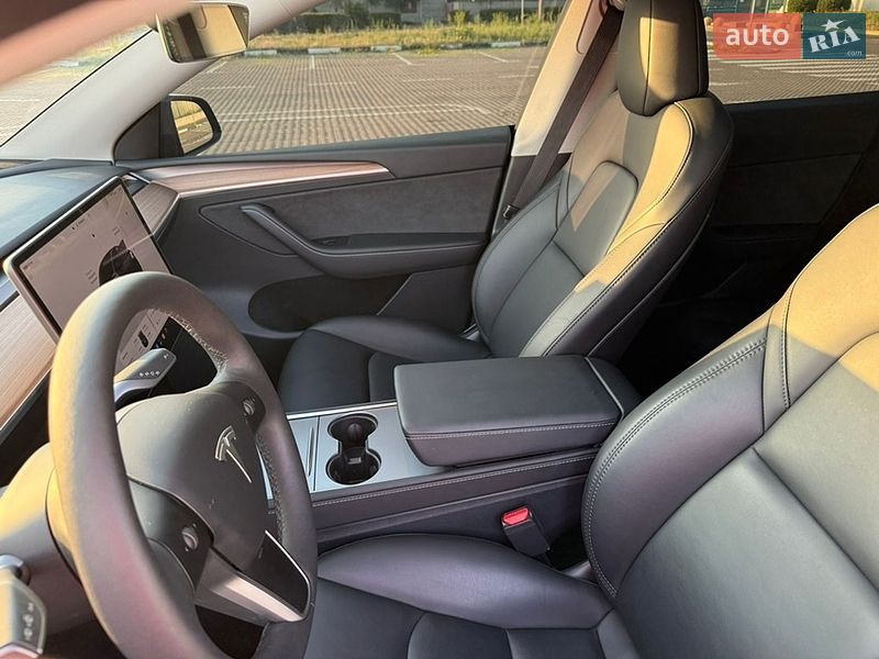 Внедорожник / Кроссовер Tesla Model Y 2025 в Киеве