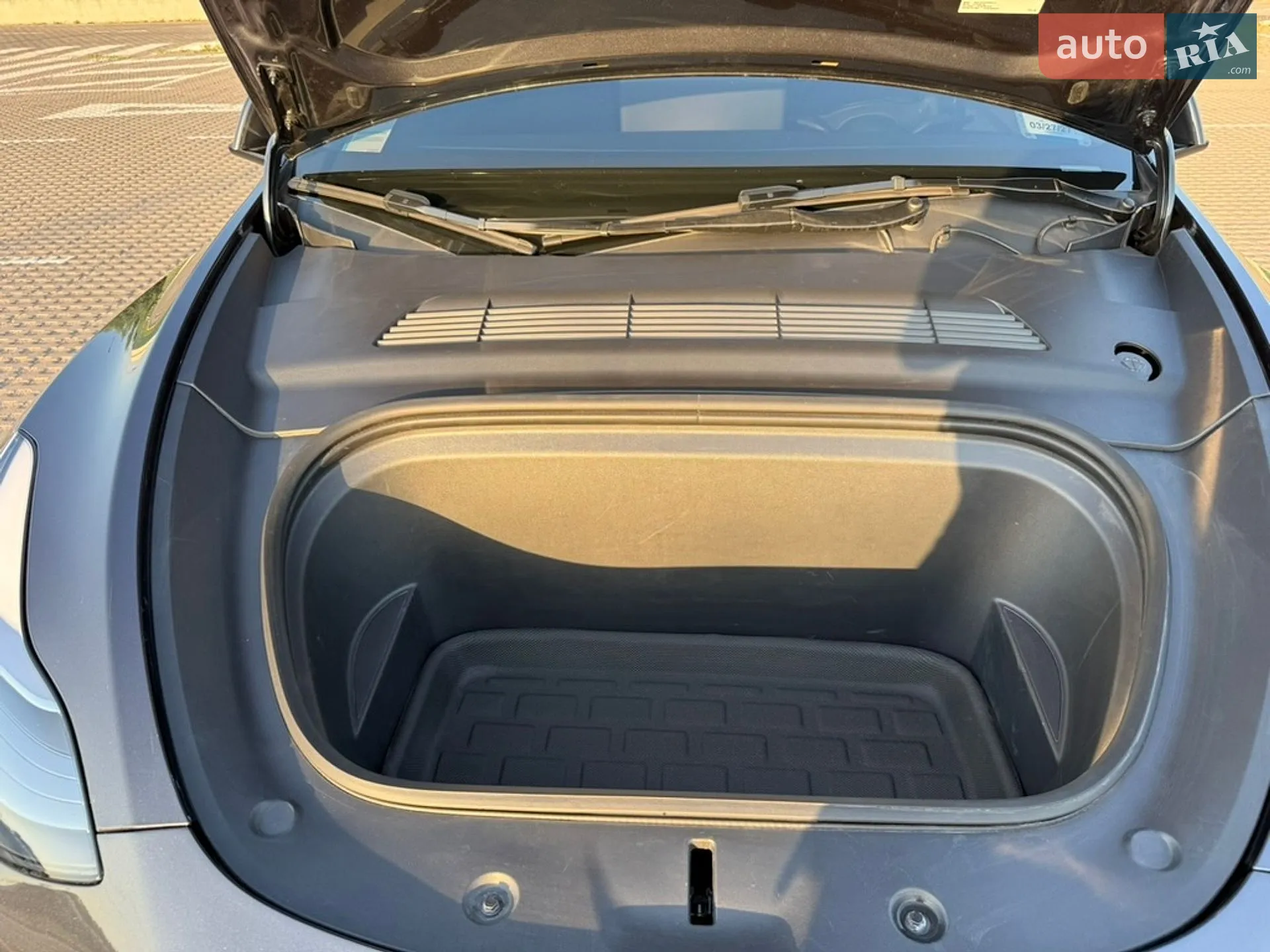 2025 Tesla Model Y - мініатюра 32