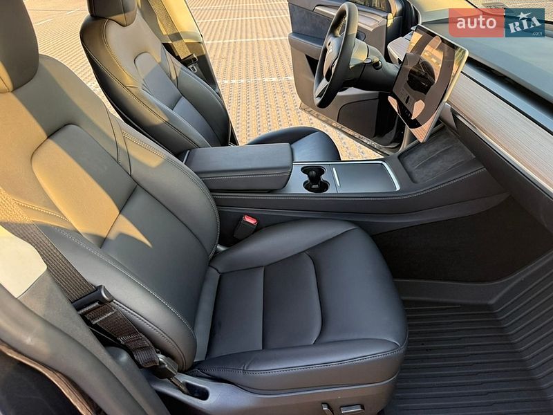 Внедорожник / Кроссовер Tesla Model Y 2025 в Киеве