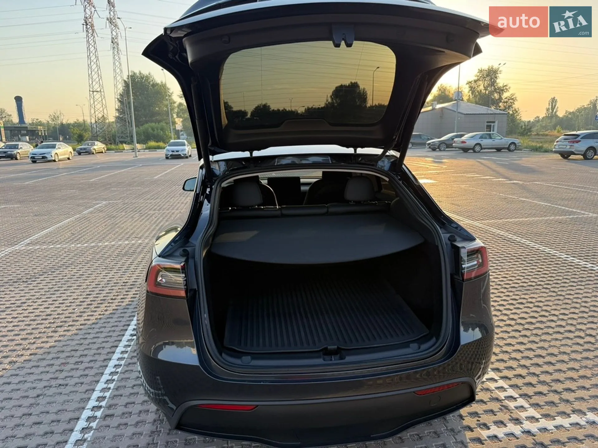 2025 Tesla Model Y - мініатюра 25