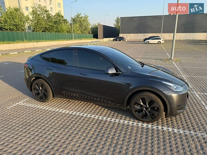 Внедорожник / Кроссовер Tesla Model Y 2025 в Киеве