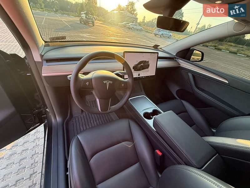 Внедорожник / Кроссовер Tesla Model Y 2025 в Киеве