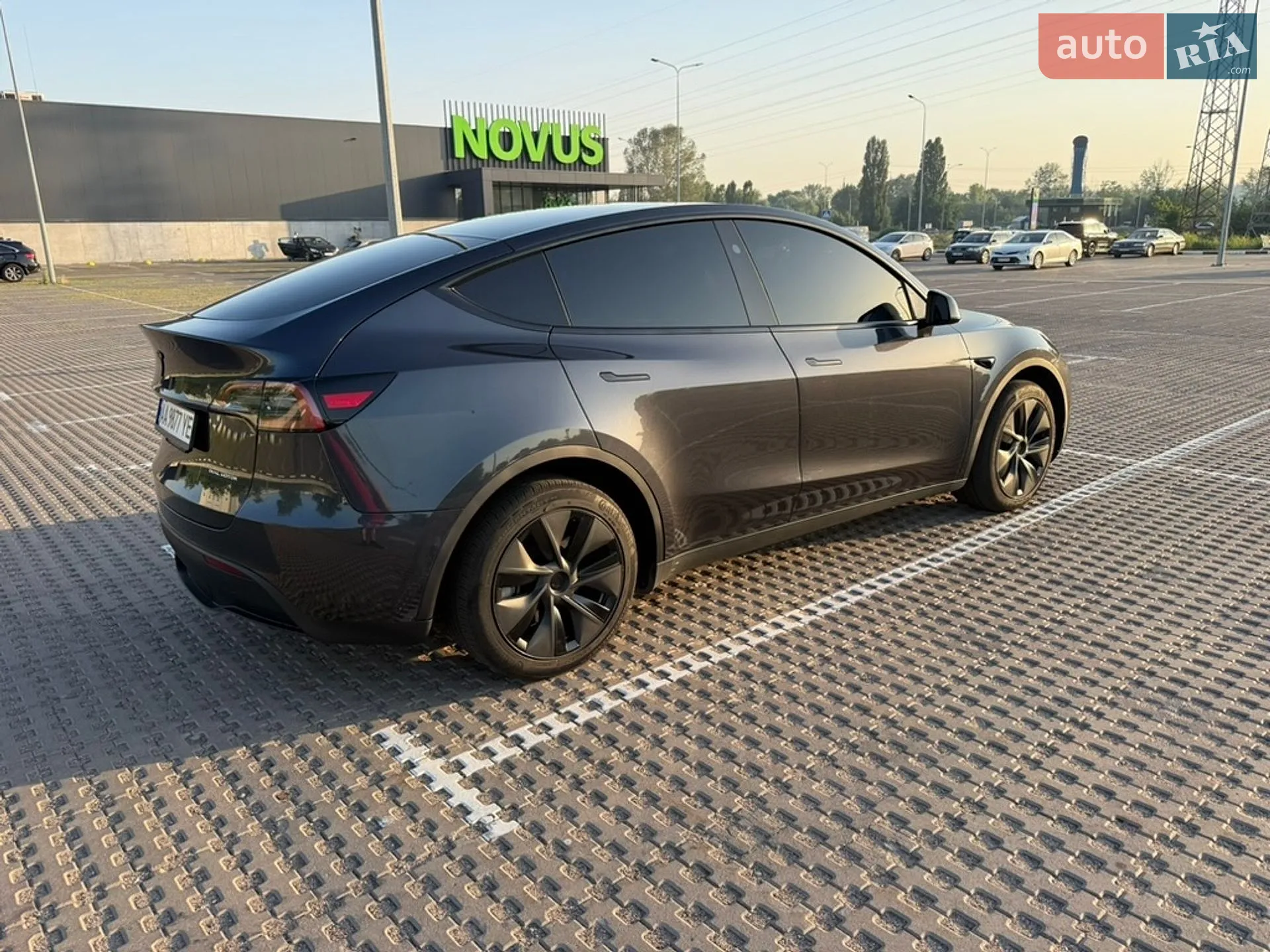 2025 Tesla Model Y - мініатюра 19