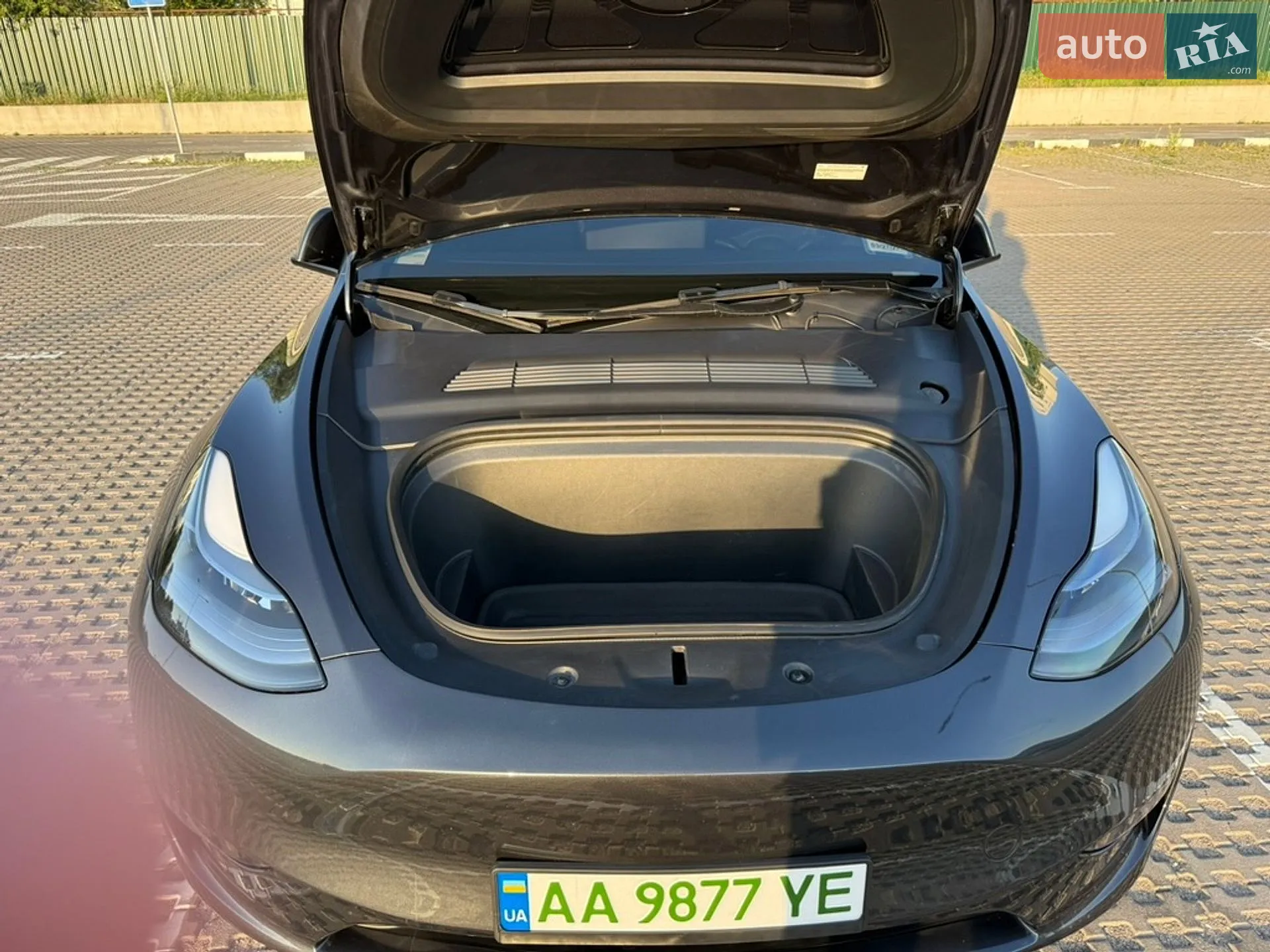 2025 Tesla Model Y - мініатюра 26