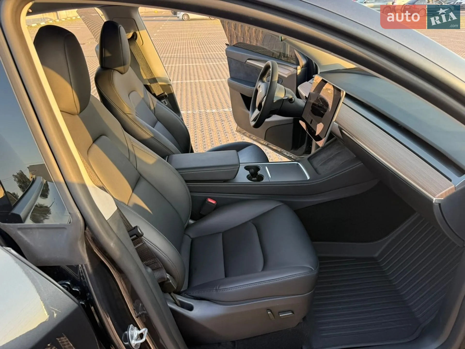 2025 Tesla Model Y - мініатюра 47