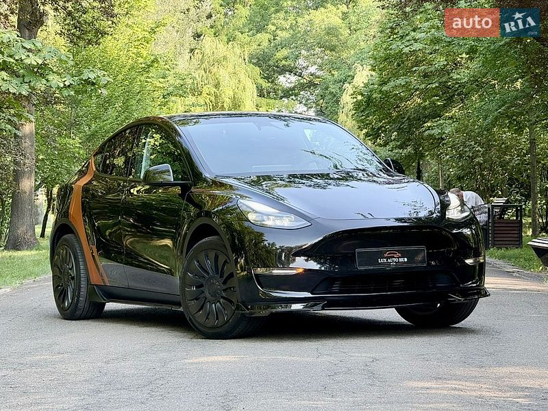 Внедорожник / Кроссовер Tesla Model Y 2024 в Киеве