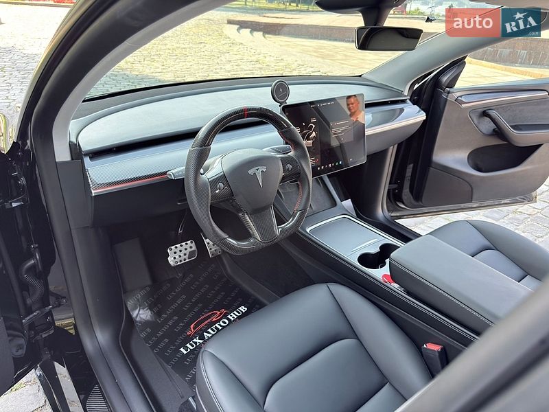 Внедорожник / Кроссовер Tesla Model Y 2024 в Киеве