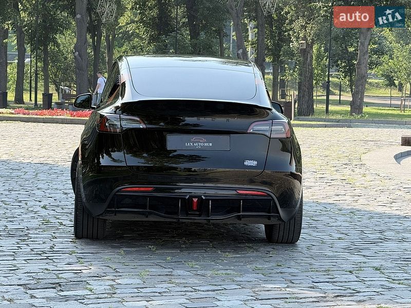 Внедорожник / Кроссовер Tesla Model Y 2024 в Киеве