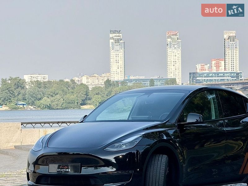 Внедорожник / Кроссовер Tesla Model Y 2024 в Киеве