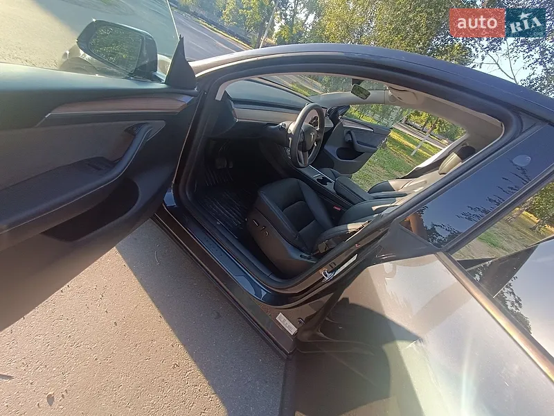 Tesla Model Y 2024 VIN 7SAYGDED1RF053597 фото оголошення 33 з 66