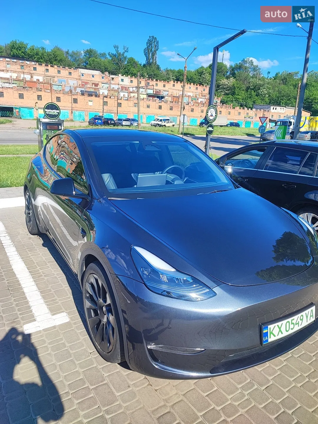 Tesla Model Y 2025 VIN 7SAYGDEF2SA366176 фото оголошення 2 з 5