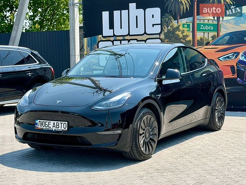 Tesla Model Y 2024