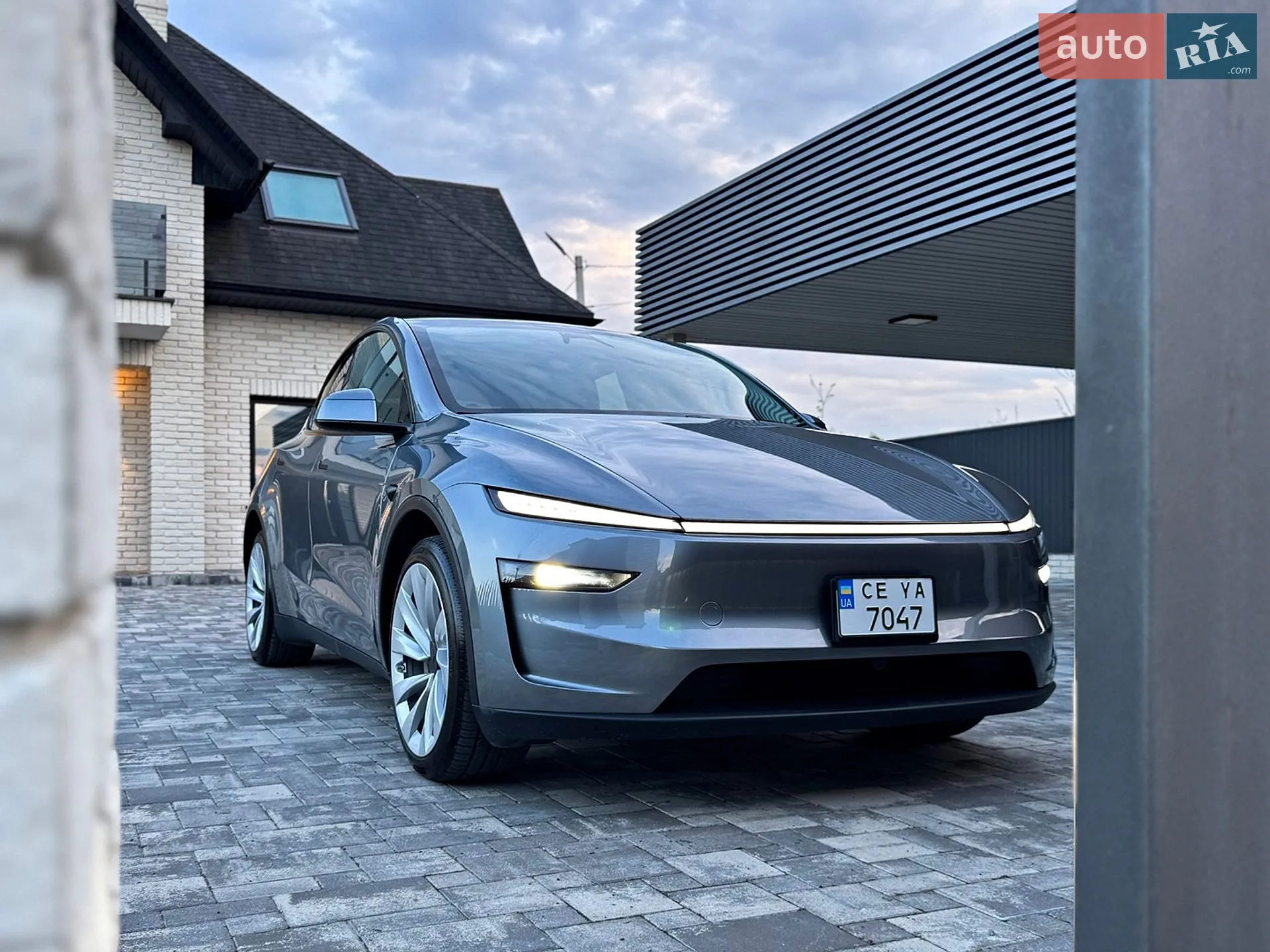 2025 Tesla Model Y - мініатюра 2