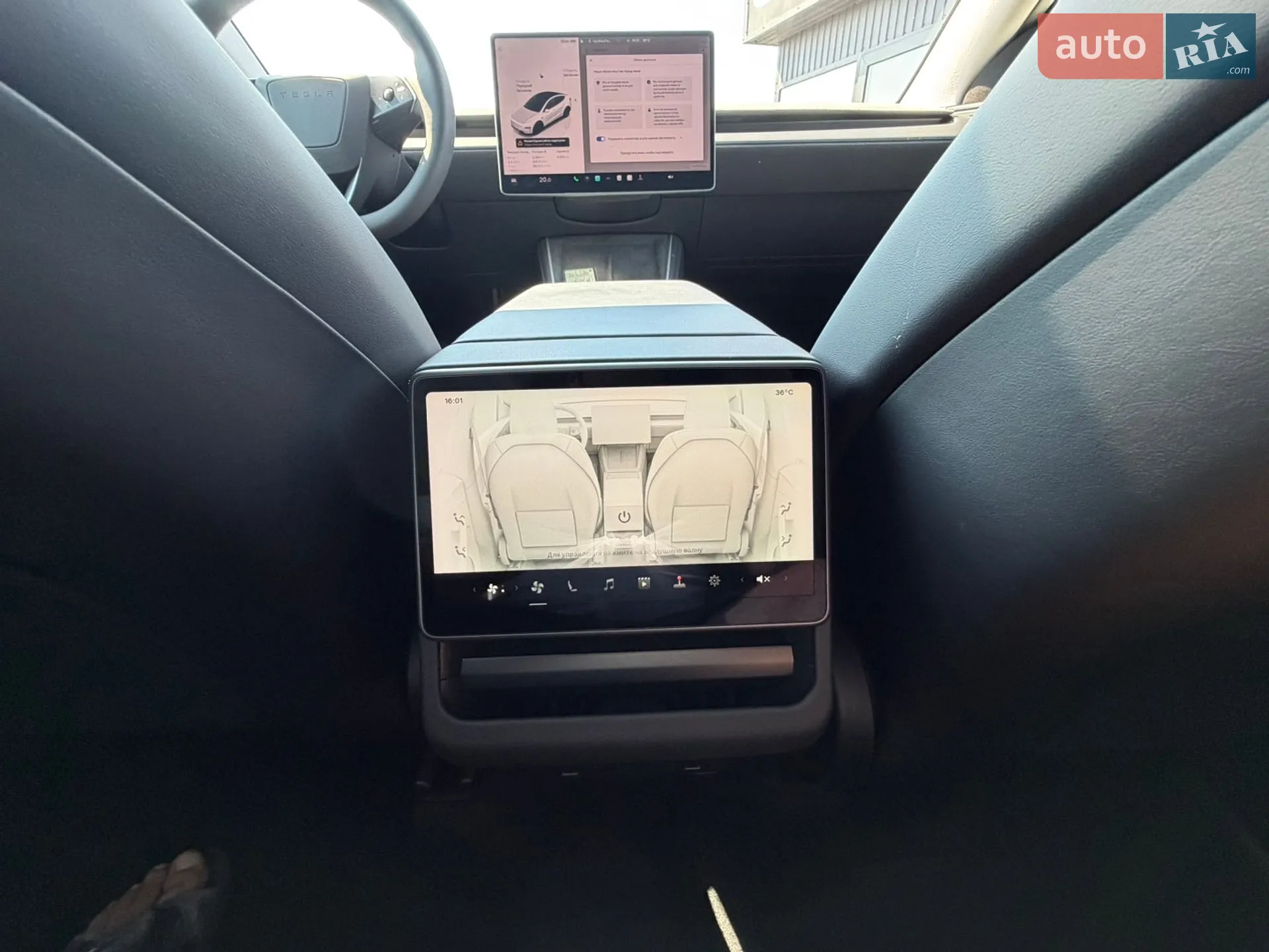 2025 Tesla Model Y - мініатюра 24