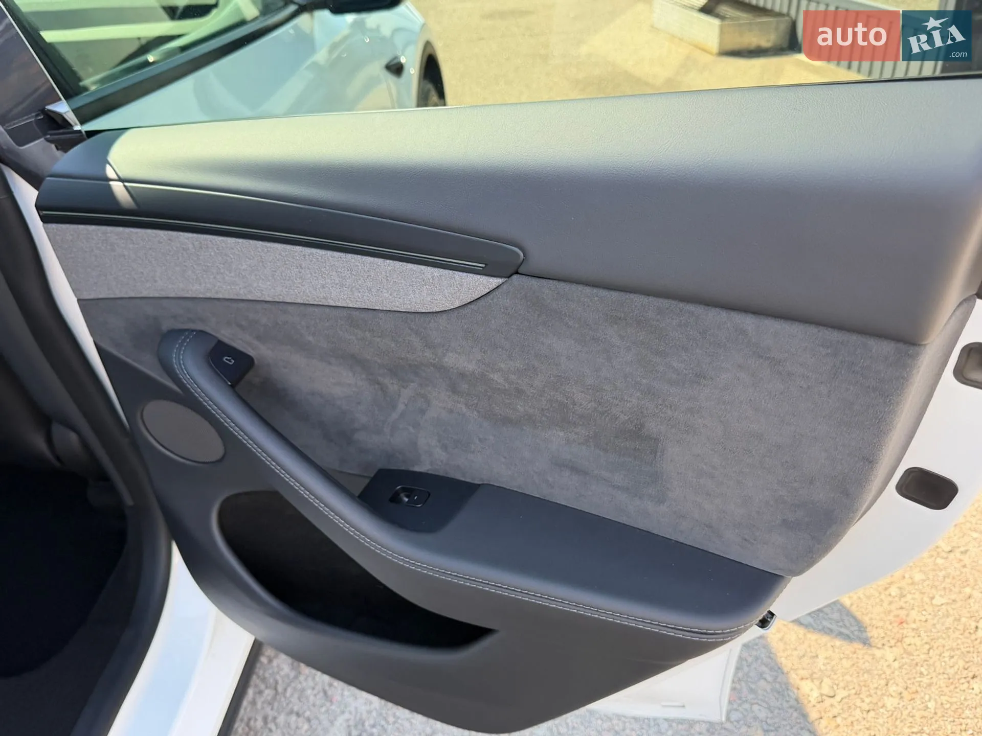 2025 Tesla Model Y - мініатюра 30