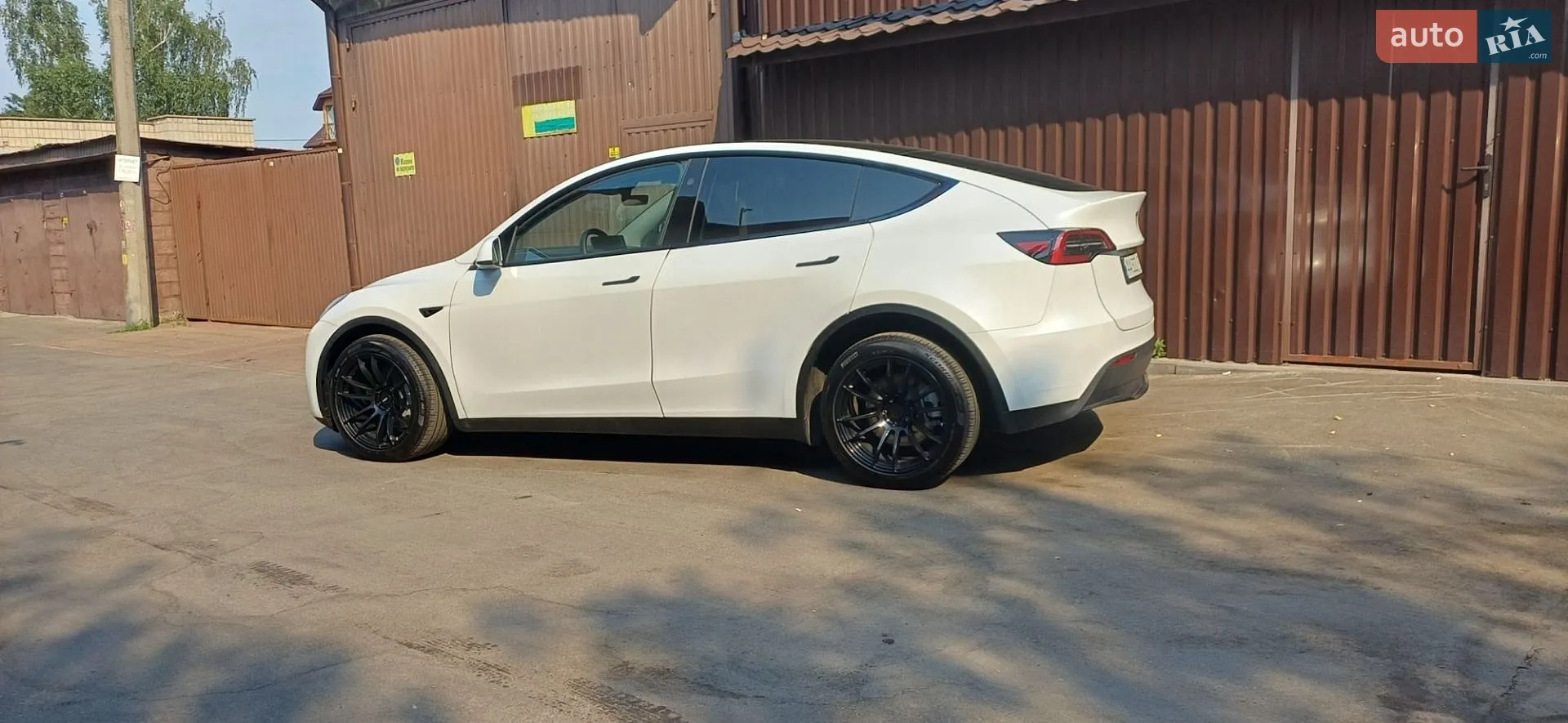 2025 Tesla Model Y - мініатюра 3