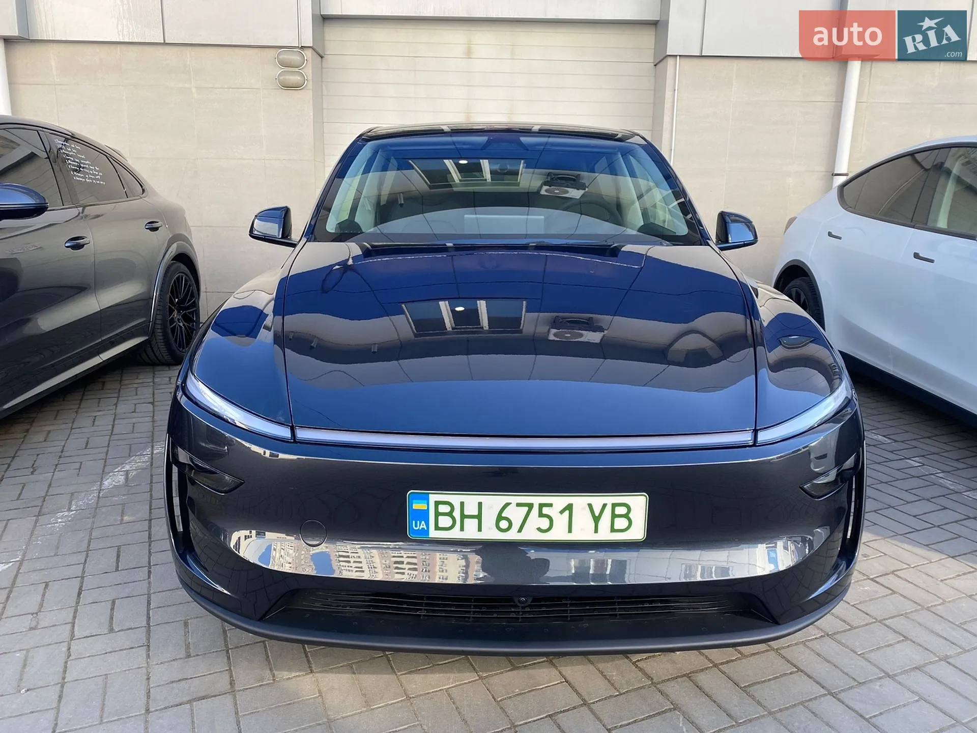 2025 Tesla Model Y - фото 1