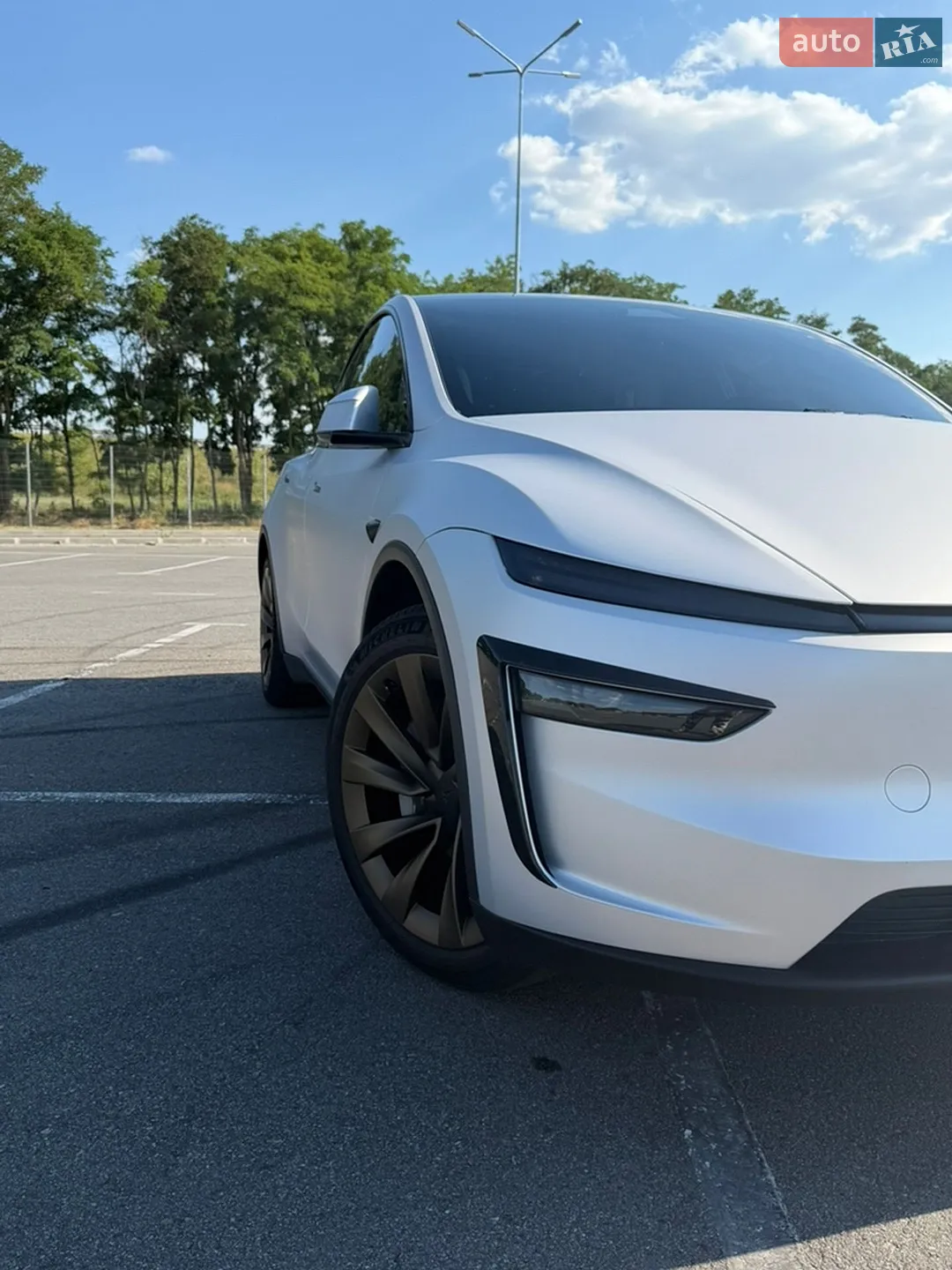 2025 Tesla Model Y - мініатюра 8