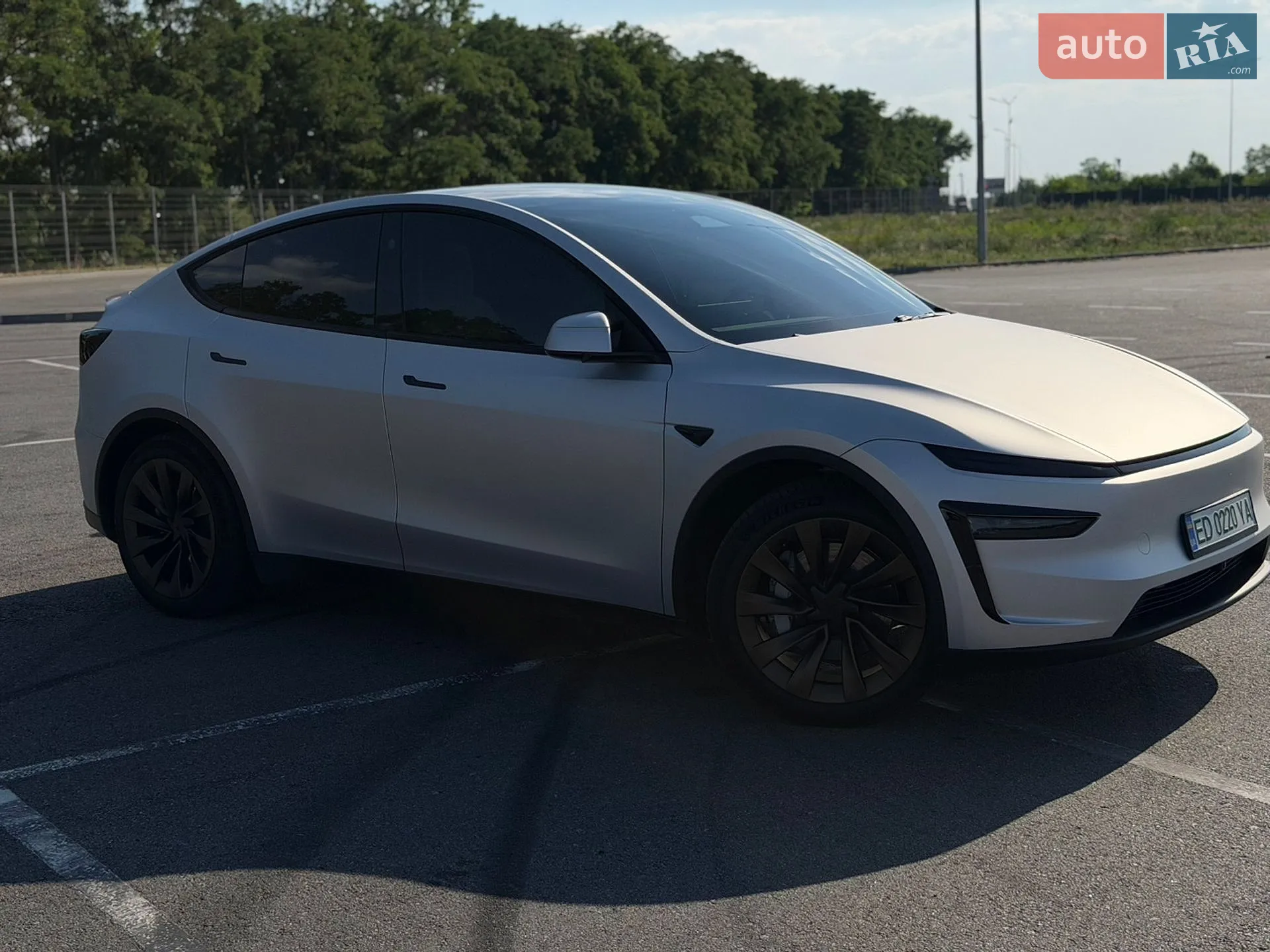 2025 Tesla Model Y - мініатюра 10