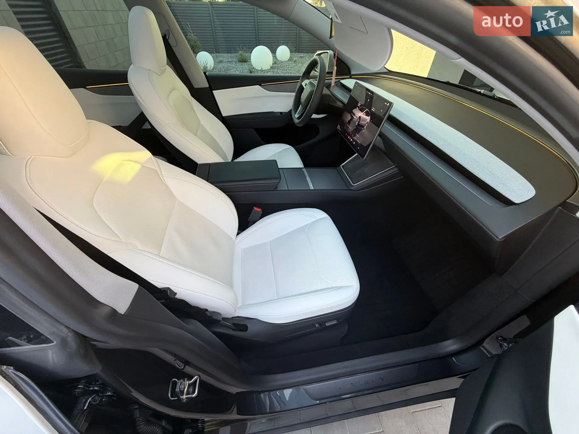 2025 Tesla Model Y - мініатюра 14