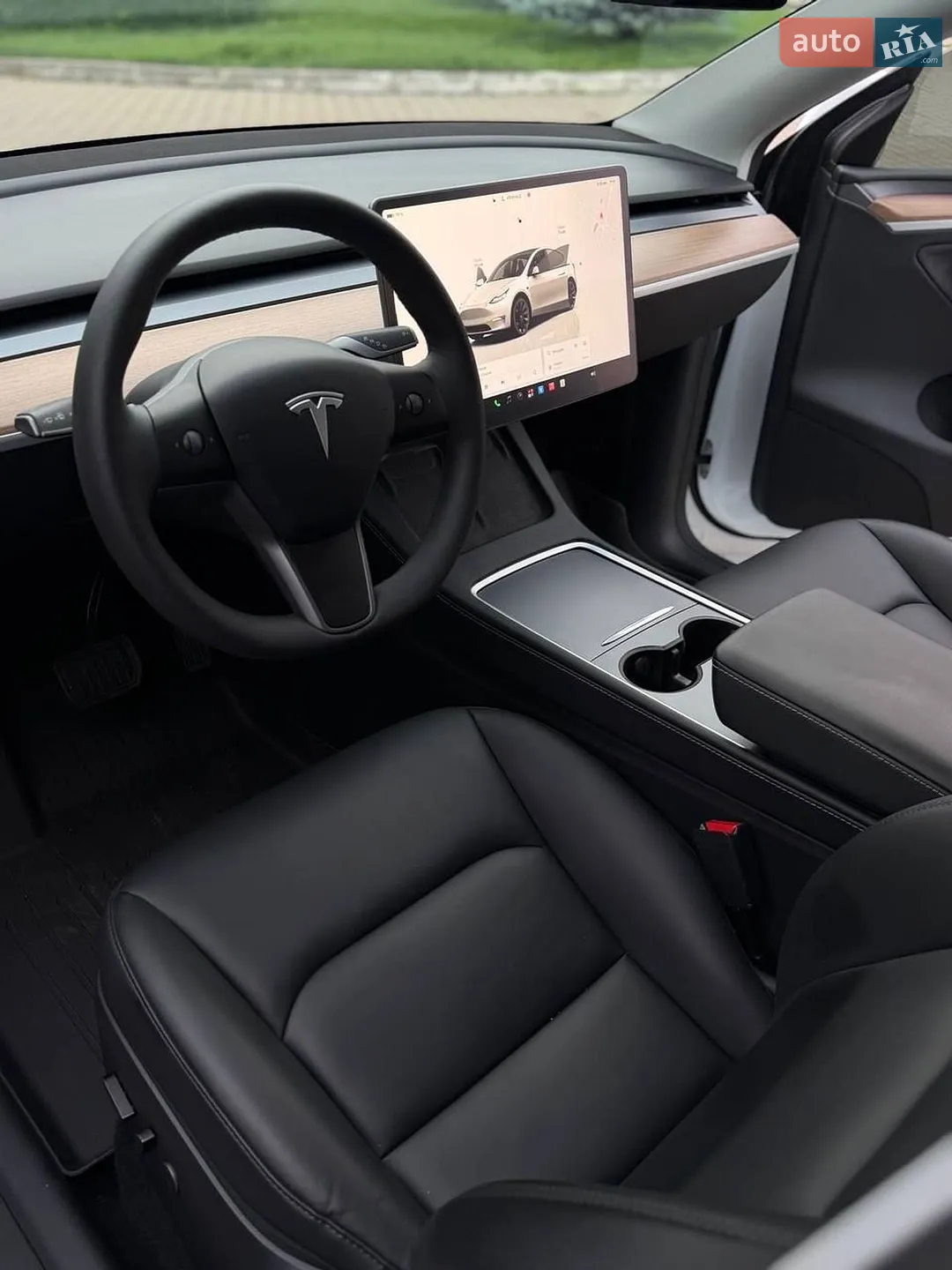 2024 Tesla Model Y - мініатюра 9