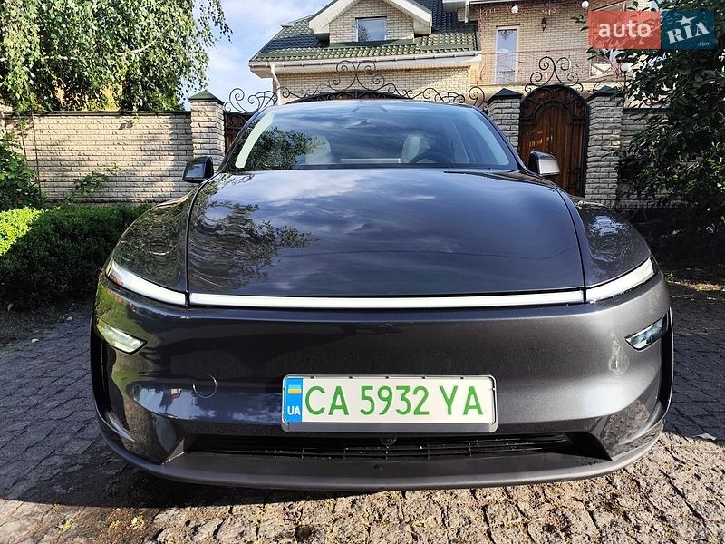 Tesla Model Y, фото з оголошення